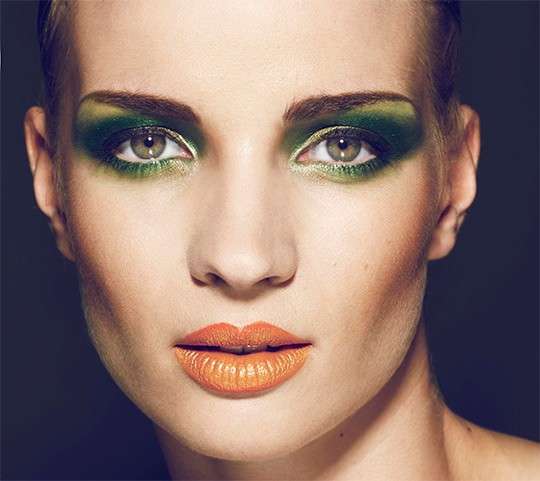 Trucco occhi con smokey verde