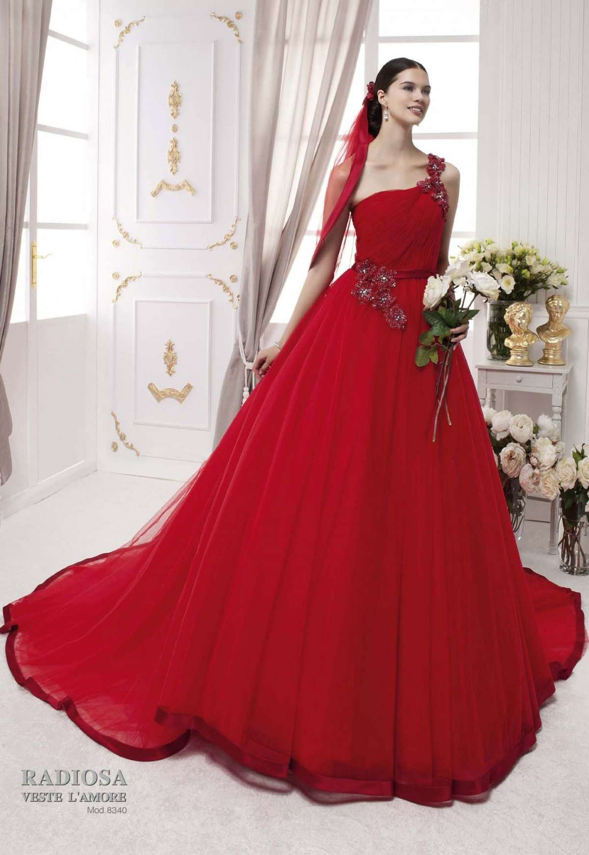 Abito da sposa particolare in rosso