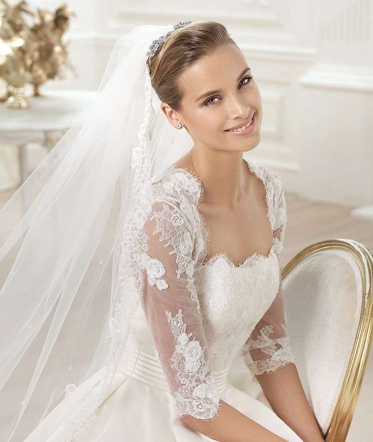 Abito da sposa Pronovias modello Leslie con velo