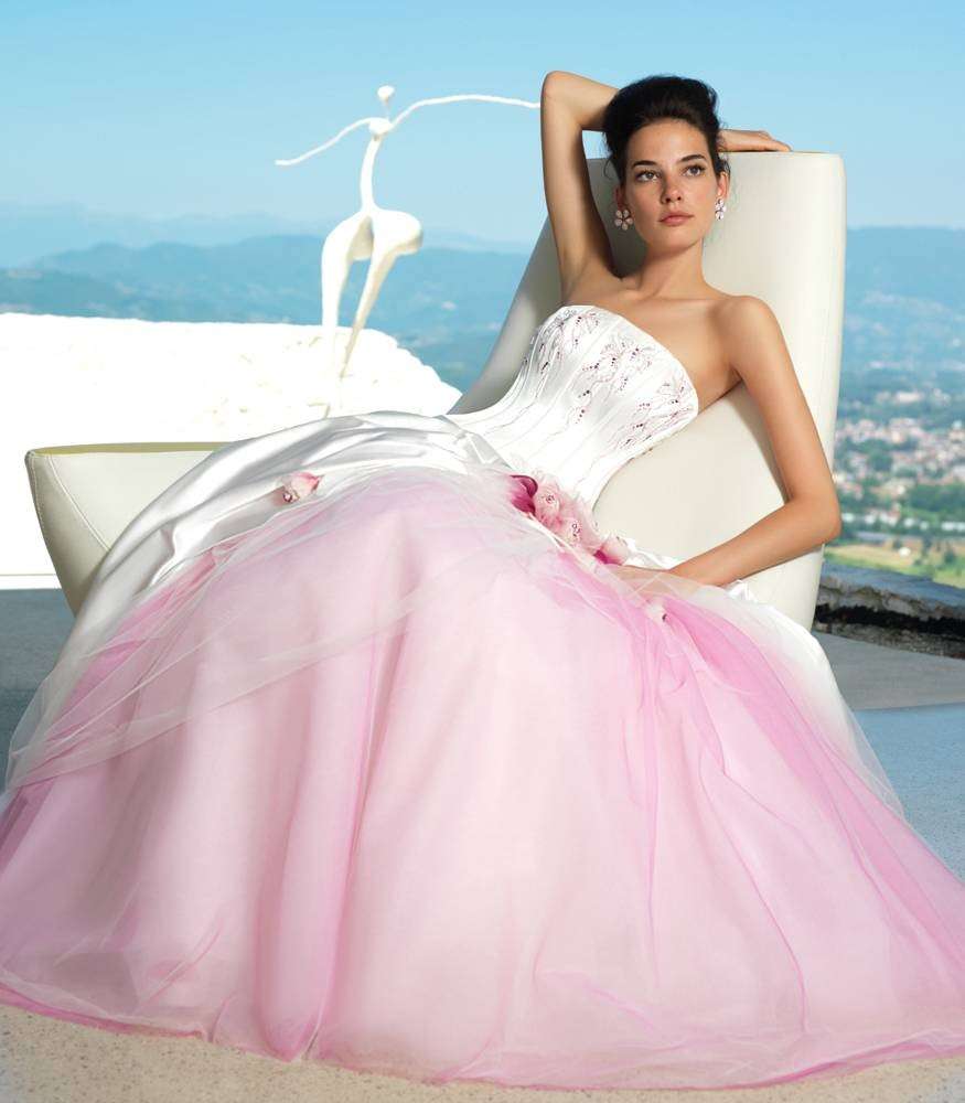 Abito da sposa rosa di Valentini