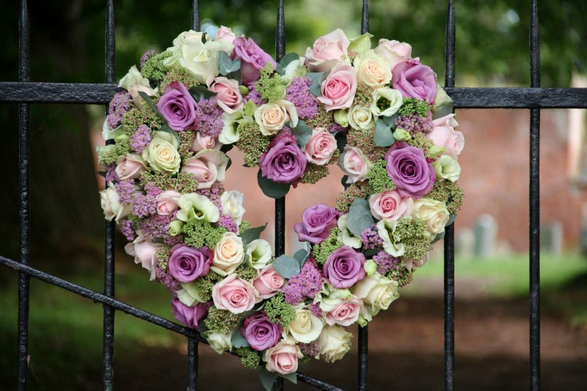 Addobbi per la Chiesa con cuore di fiori