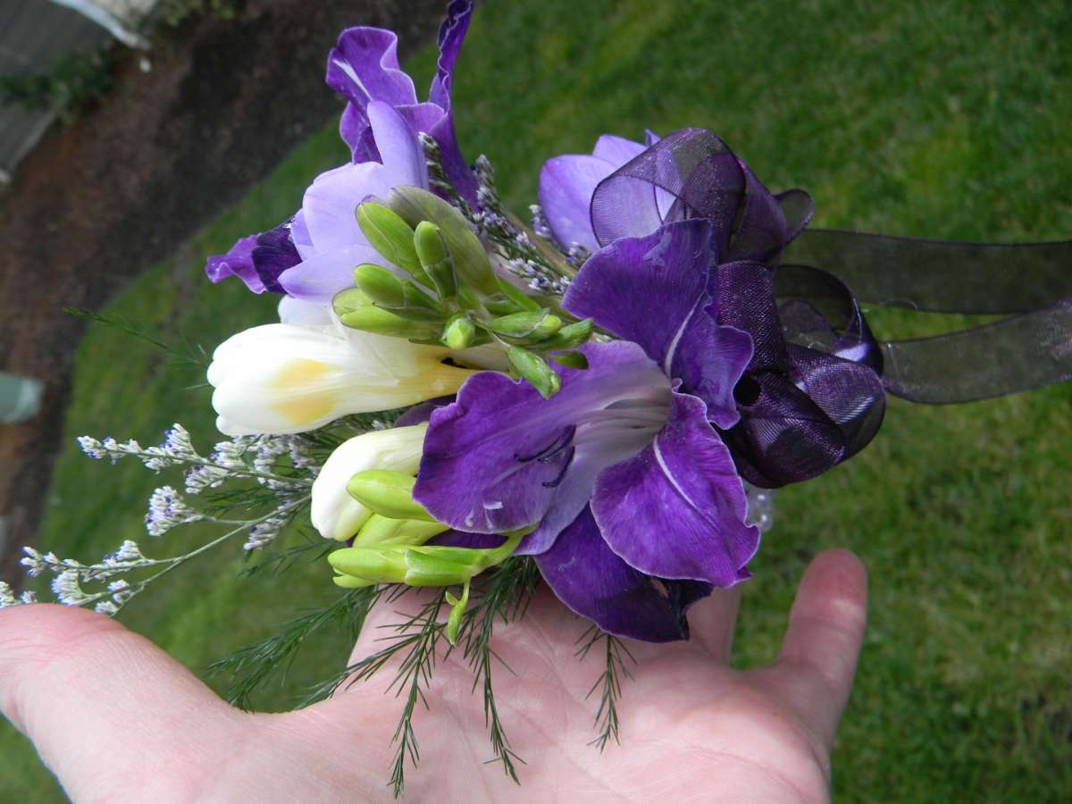 Addobbi per la Chiesa con fiori viola