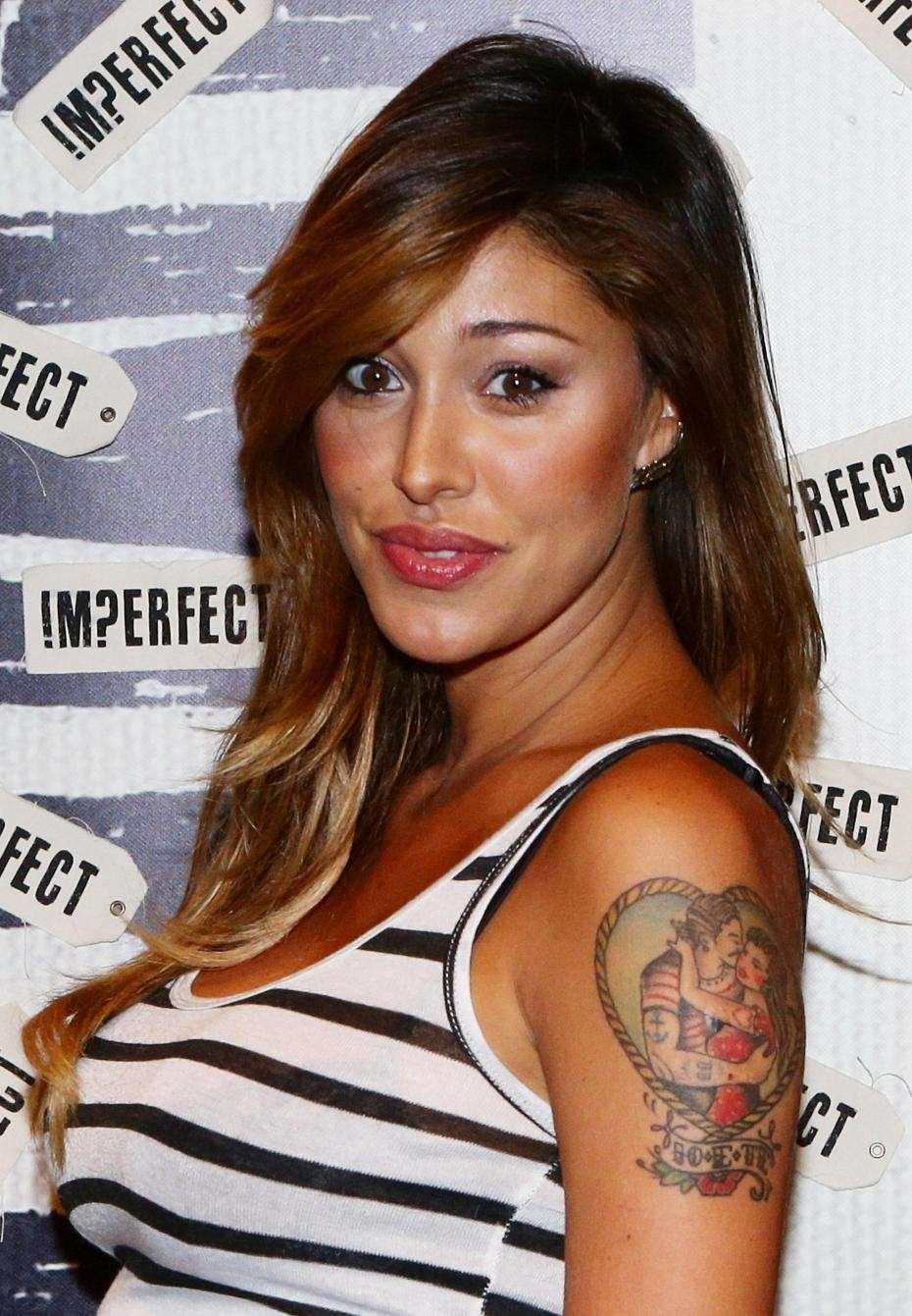 Belen Rodriguez con sfumature rosse