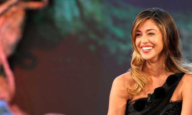 Capelli di Belen Rodriguez con ciuffo biondo