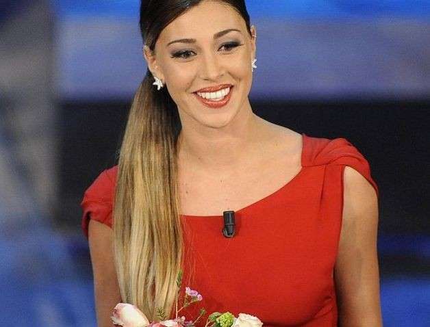 Capelli di Belen Rodriguez con la coda di cavallo