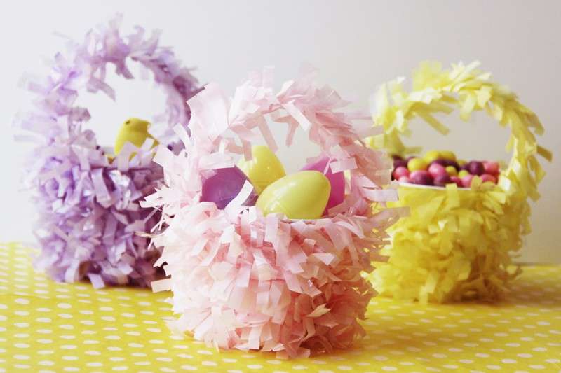 Cestini in colori pastello per i lavoretti di Pasqua dei bambini