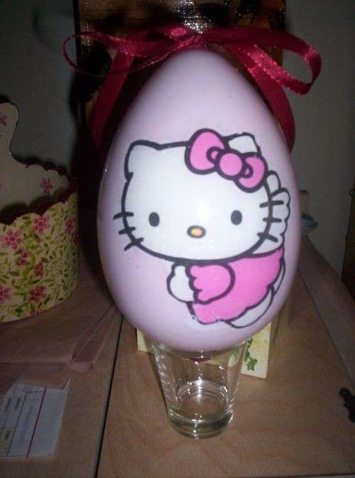 Hello kitty decora l'uovo