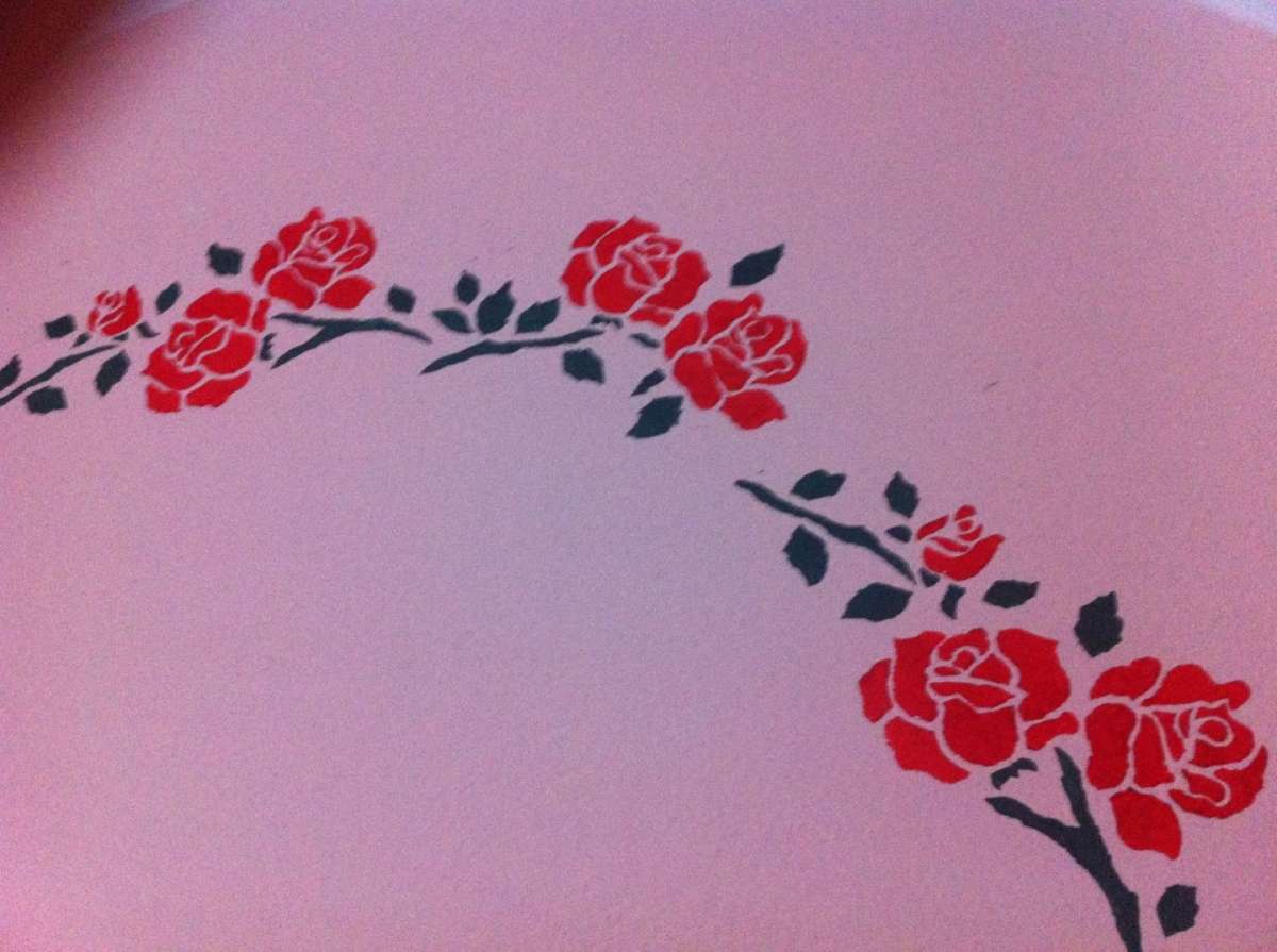Rose rosse con lo stencil