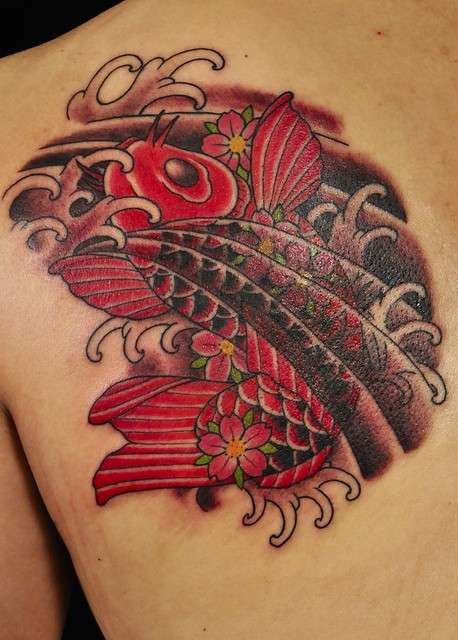 Tatuaggio con carpa rossa
