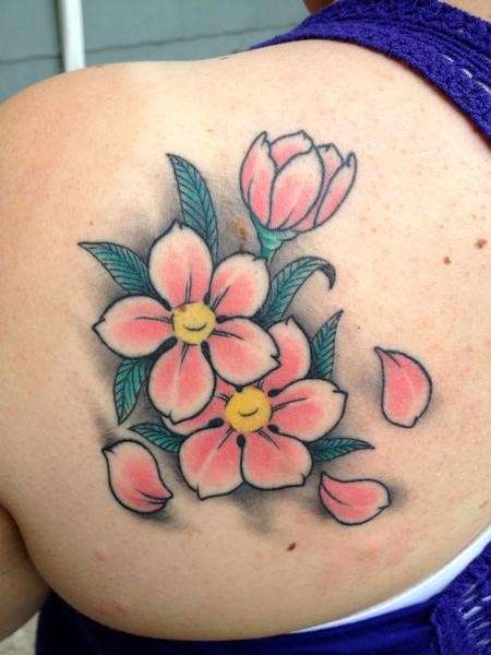 Tatuaggio con fiori rosa