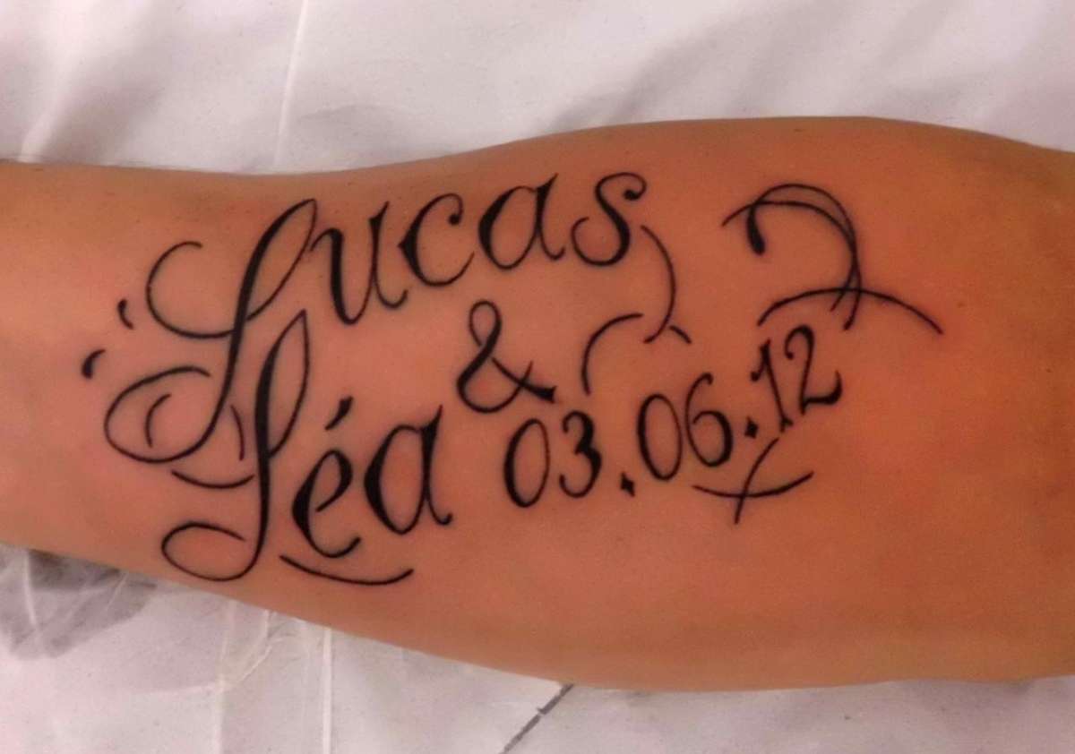 Tatuaggio con nome e data