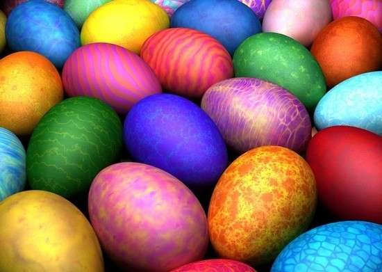 Uova colorate lucide
