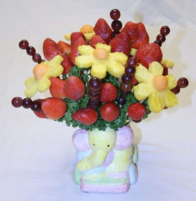 Vaso di fiori di frutta