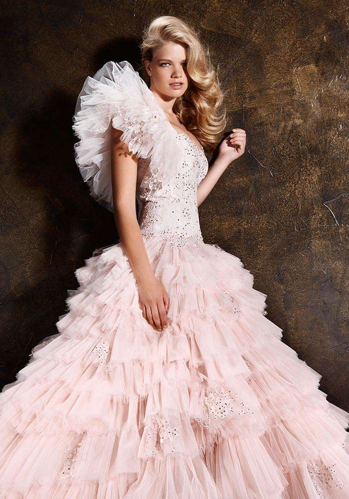 Vestito da sposa rosa di Alessandro Couture