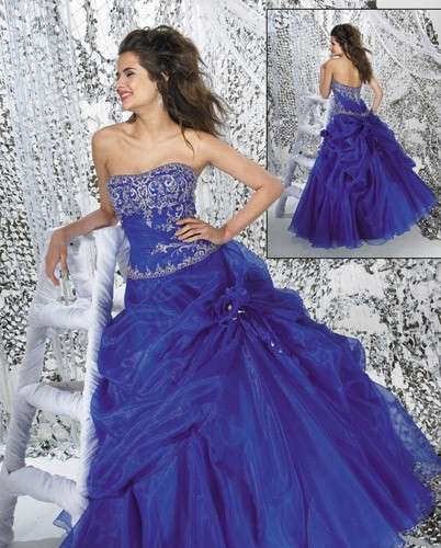 Abito da sposa blu con ricami