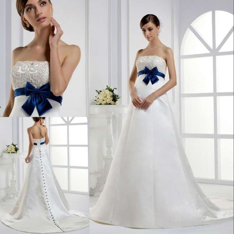 Abito da sposa con cintura blu scura