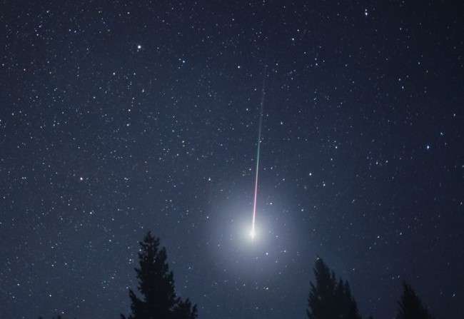 Buonanotte con stella cadente nel cielo