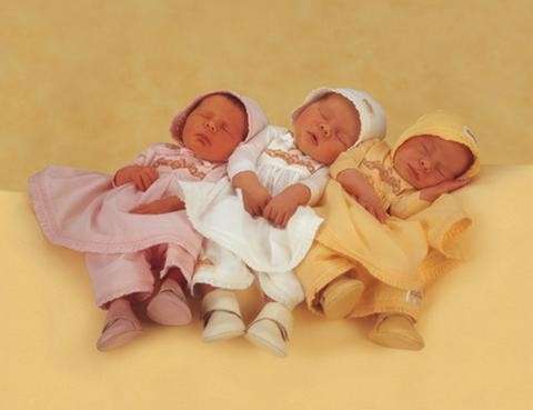 Buonanotte con tre neonati addormentati