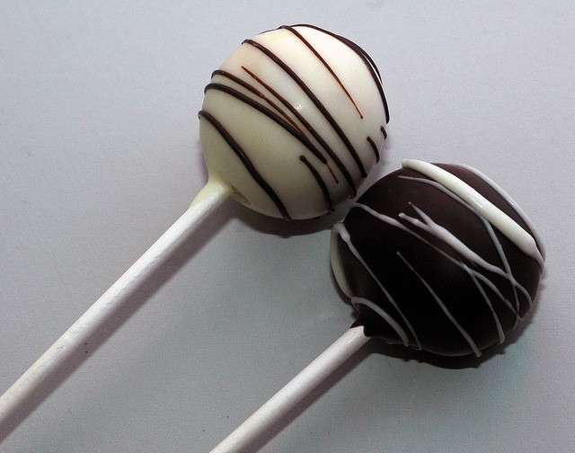 Cake pops al cioccolato bianco e nero