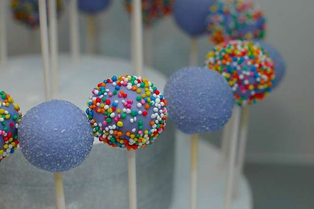 Cake pops con confetti