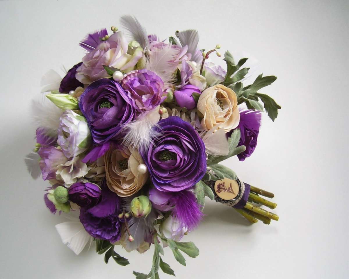 Decorazioni di fiori per le nozze viola e lilla