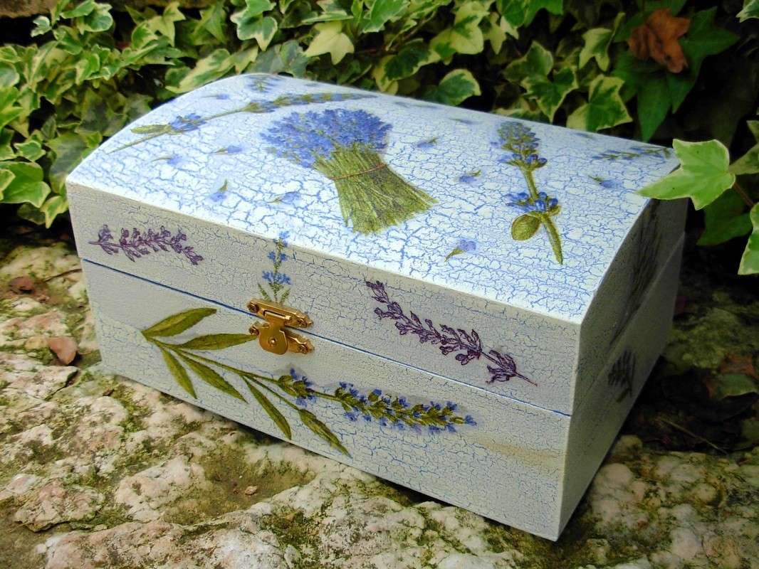 Lavanda sulla scatola decoupage