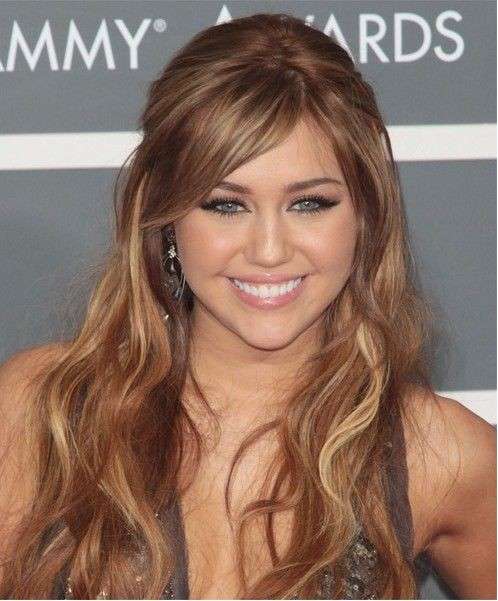 Miley Cyrus con capelli lunghi