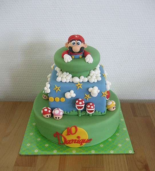 Super Mario, torta con pasta di zucchero