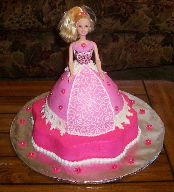 Torta con pasta di zucchero 'Barbie'