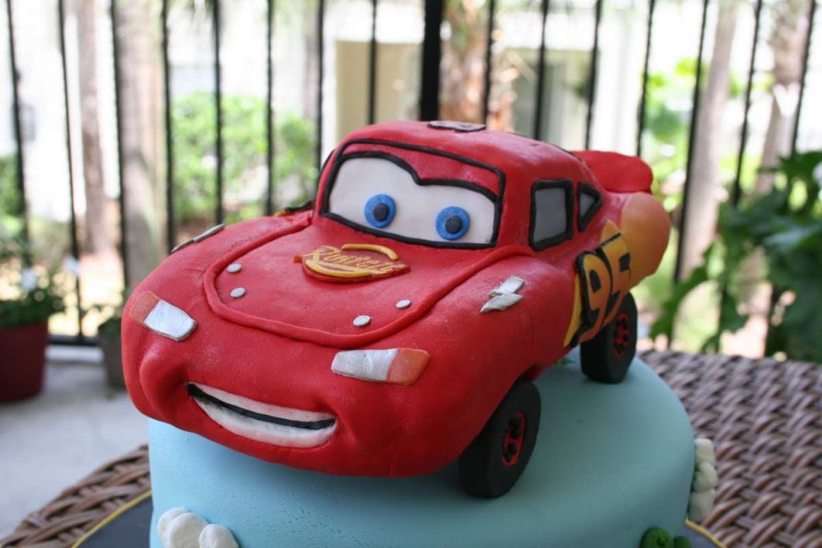 Torta con pasta di zucchero 'Cars'