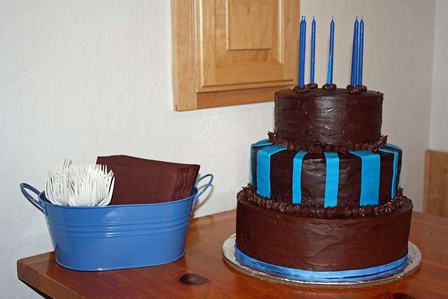 Torta di compleanno al cioccolato e caffè