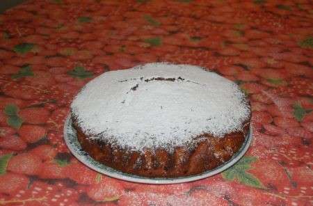 Torta di yogurt, fragole e cioccolato