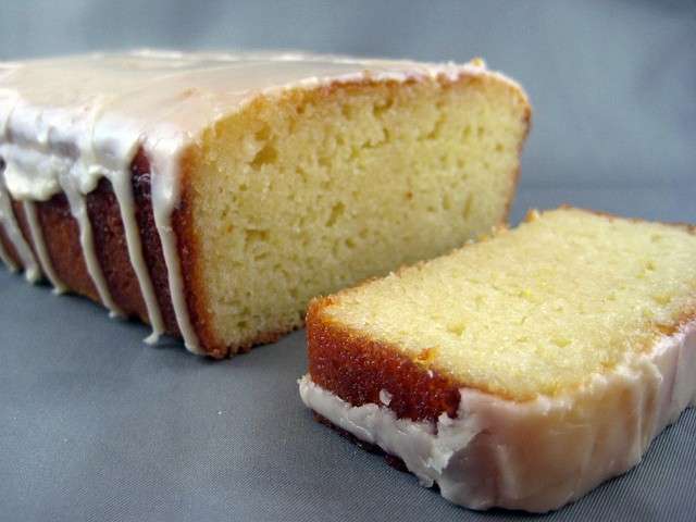 Torta di yogurt al limone con glassa