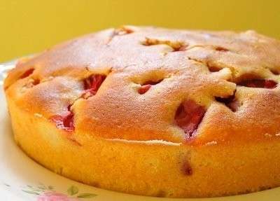 Torta yogurt e fragole