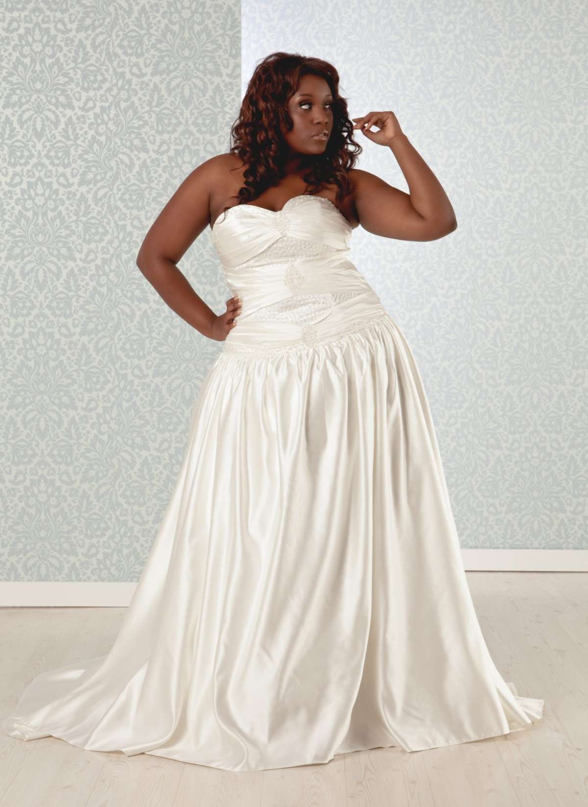 Abito in seta per la sposa curvy