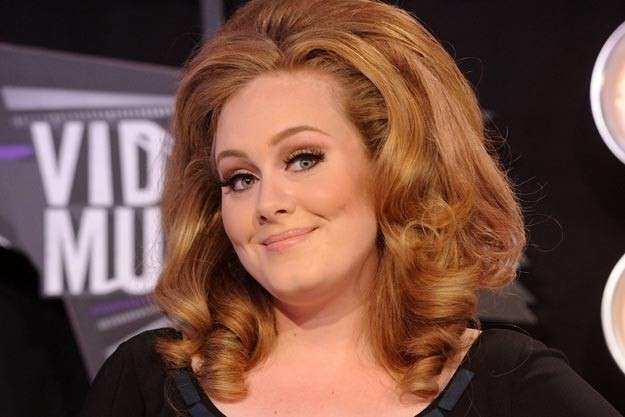 Adele bellissima e in carne