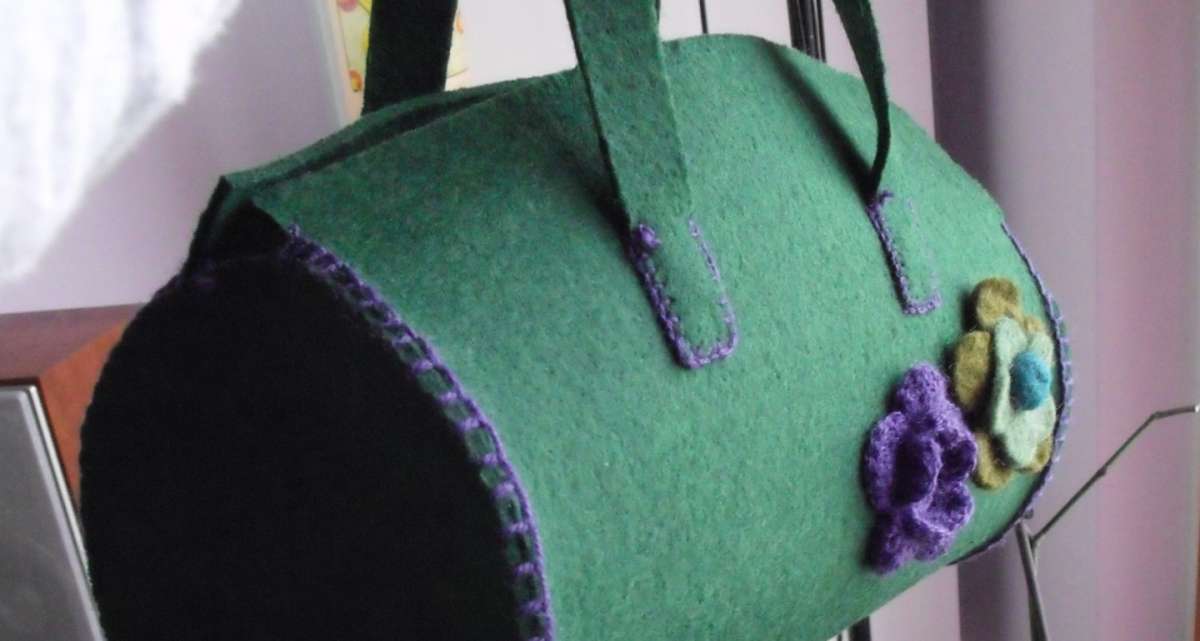 Bauletto verde di feltro