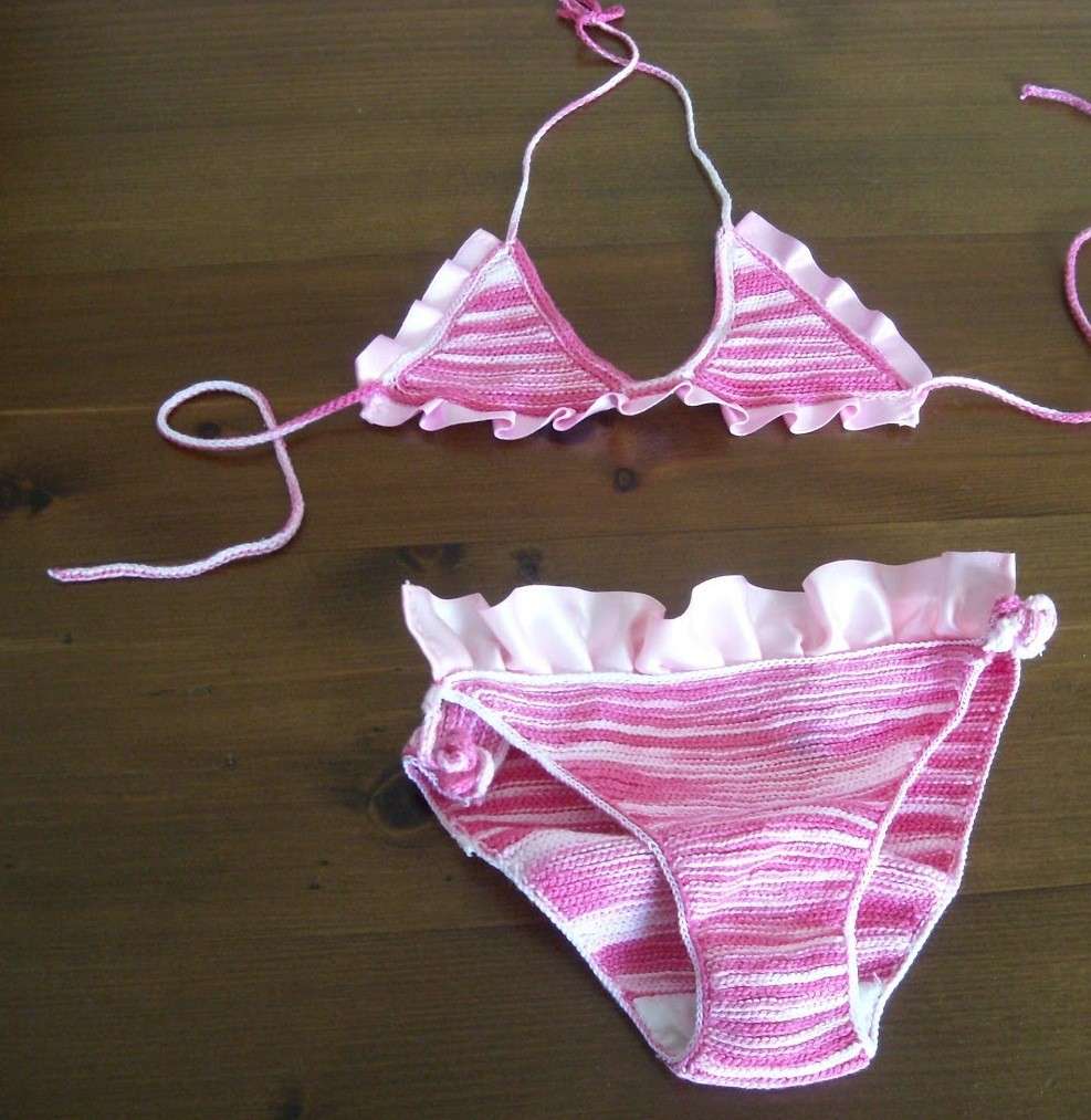 Bikini all'uncinetto da bimba