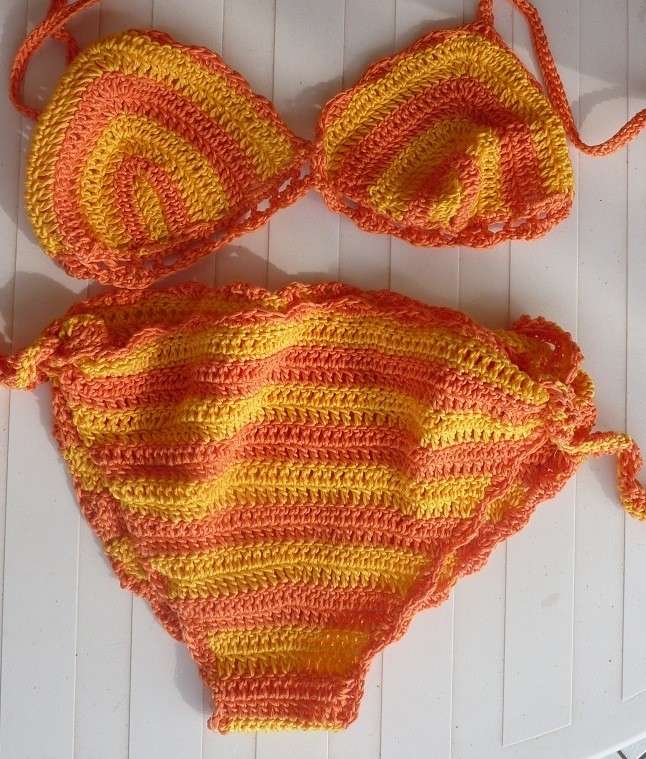 Bikini rigato arancio e giallo