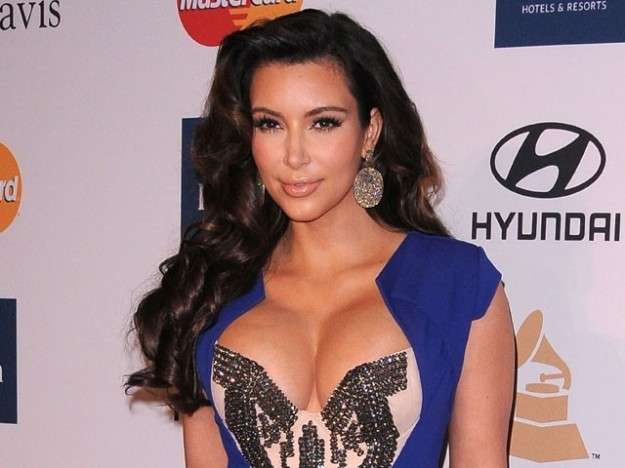 Kim Kardashian con seno prosperoso