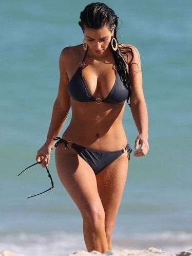 Kim Kardashian curvy in bikini
