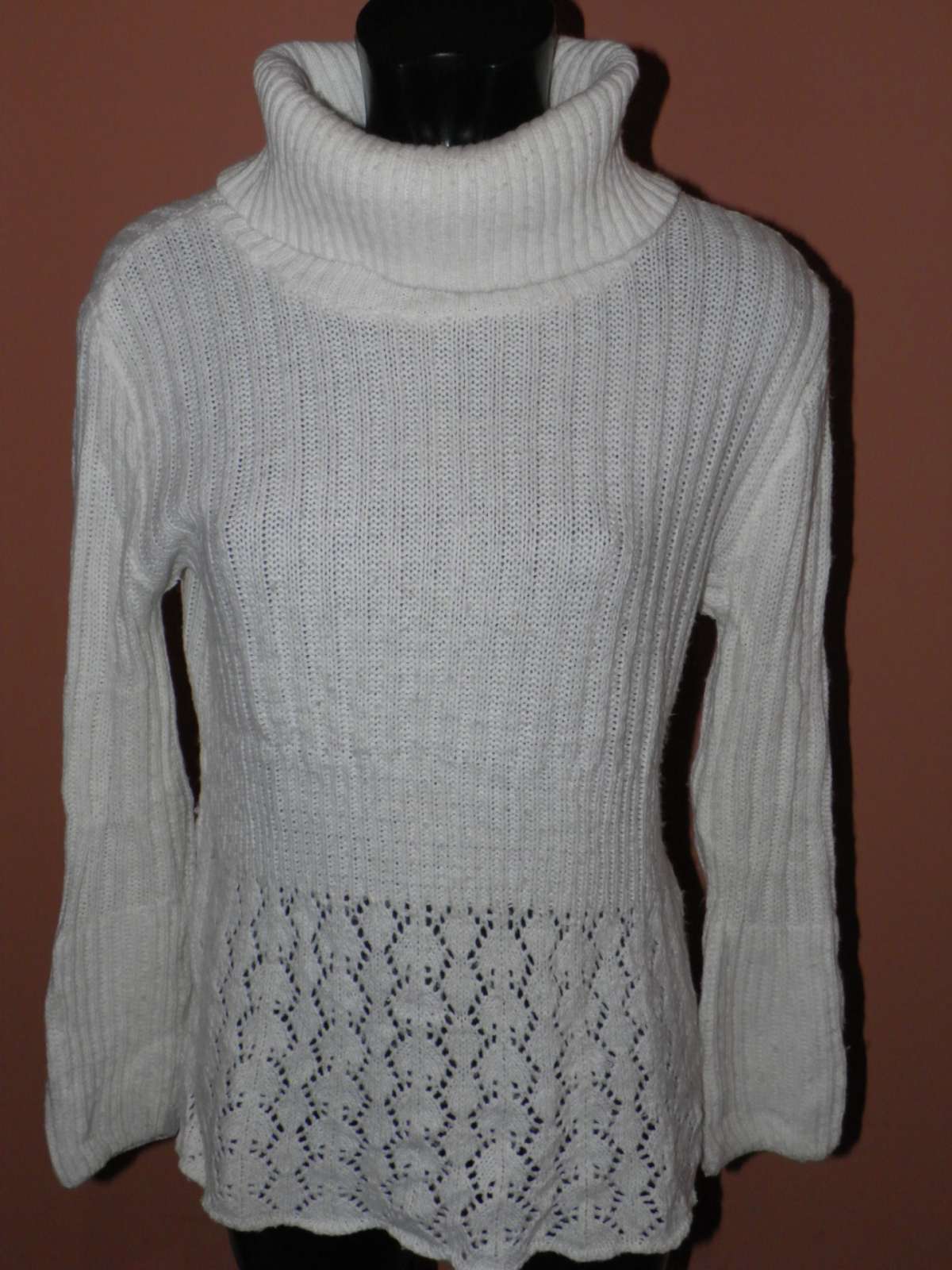 Maglione bianco a collo alto