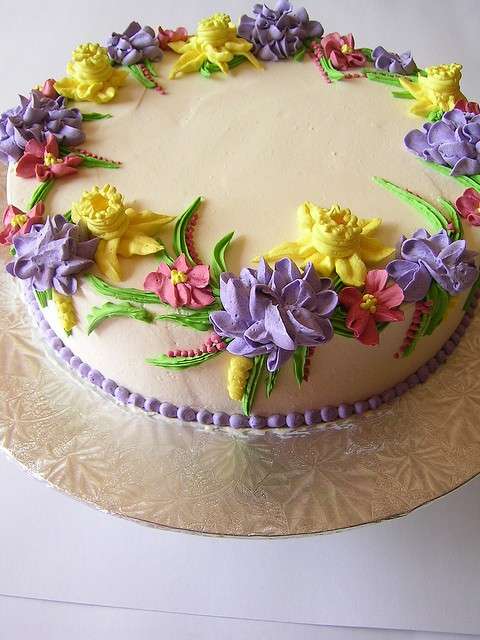 Torta decorata con fiori