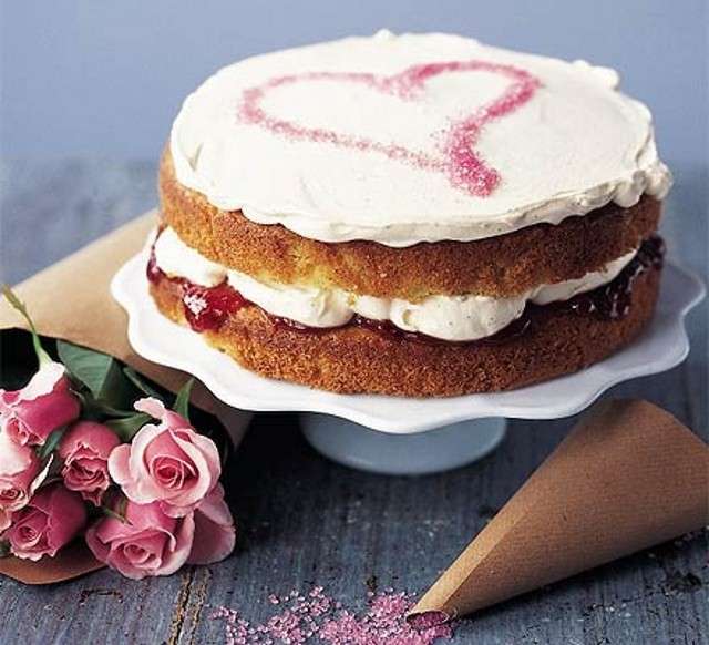 Torta di compleanno panna e fragole