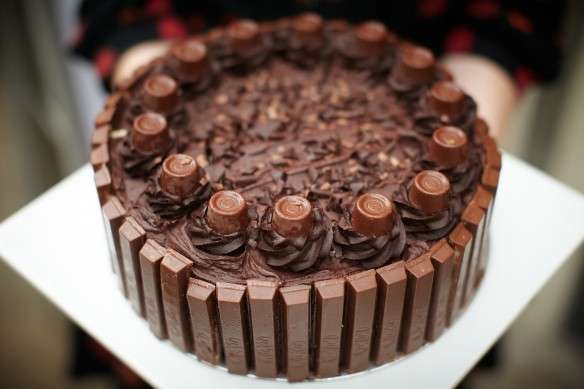 Torta kit kat con ganache al cioccolato