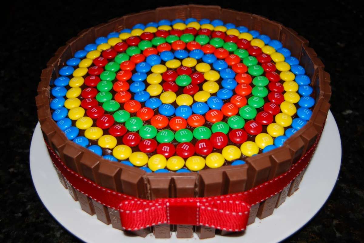 Torta kit kat e smarties