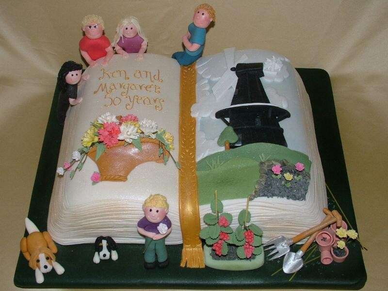 Torta per l'anniversario con un libro