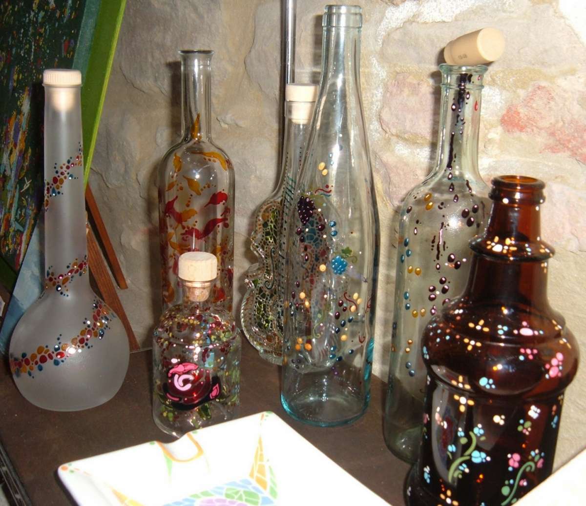Bottiglie decorate e colorate