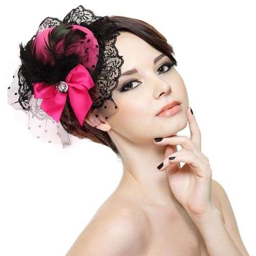 Cappellino fucsia con pizzo nero