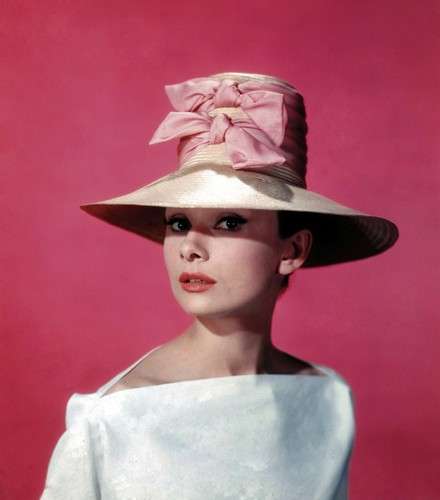 Cappello con fiocchi indossato da Audrey Hepburn